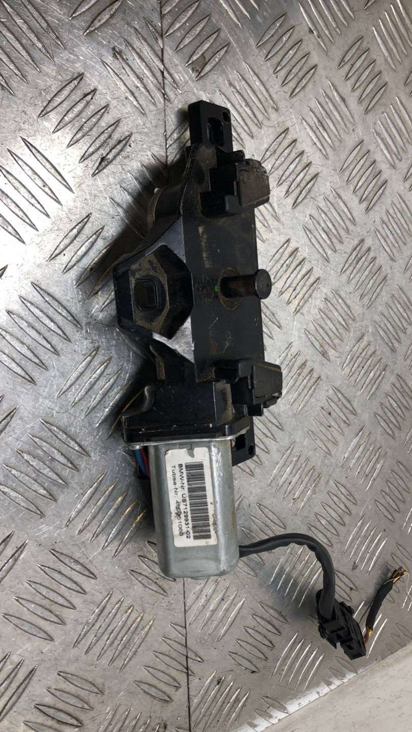 6.7107114613713E+17 Замок багажника BMW 5 универсал 2009г. | Фото № 1 6.7107114613713E+17 Замок багажника BMW 5 универсал 2009г. - Фото 1