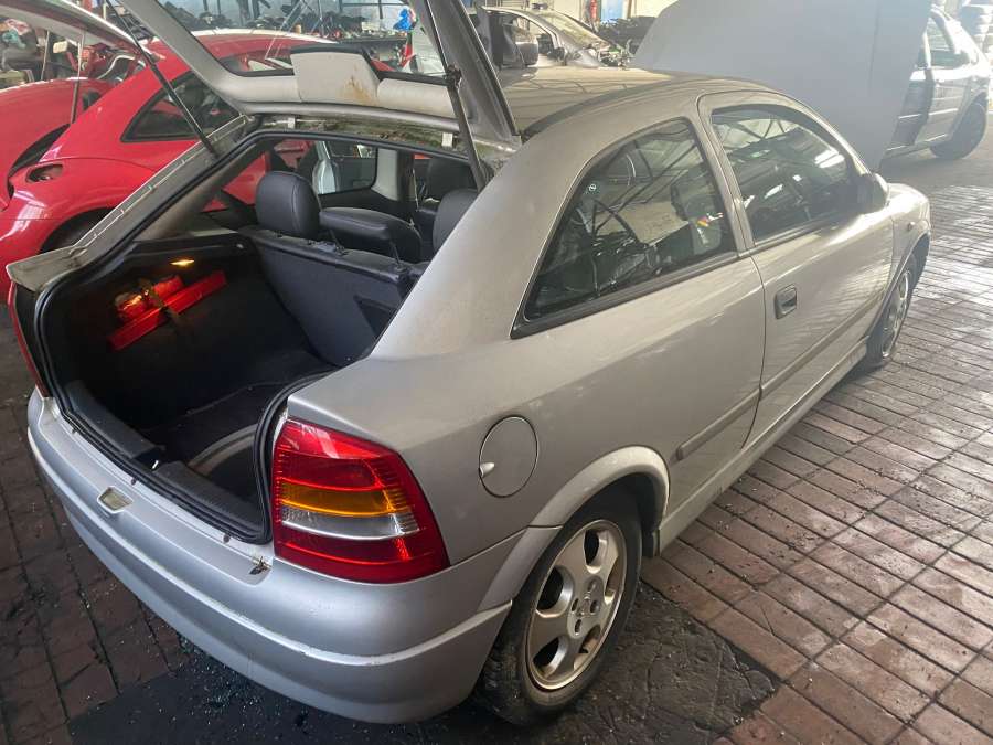 6237797 Блок управления двигателем Opel Astra G (1998-2004) Хетчбэк 3дв. 1999г. | Фото № 10 6237797 Блок управления двигателем Opel Astra G (1998-2004) Хетчбэк 3дв. 1999г. - Фото 10