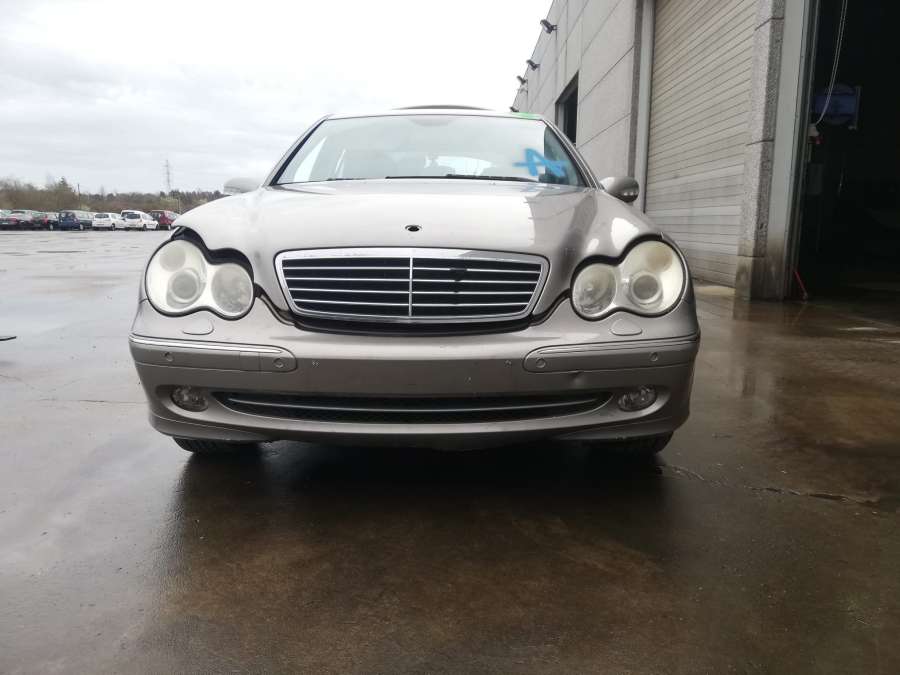 A2036904862 Накладка декоративная (молдинг) крыла переднего правого Mercedes C-Class (W203) (2000-2008) Седан 2004г. | Фото № 11 A2036904862 Накладка декоративная (молдинг) крыла переднего правого Mercedes C-Class (W203) (2000-2008) Седан 2004г. - Фото 11