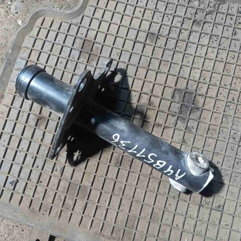 8d0807134a Кронштейн крепления бампера переднего Audi A4 B5(1994-2001) 1999г. | Фото № 1 8d0807134a Кронштейн крепления бампера переднего Audi A4 B5(1994-2001) 1999г. - Фото 1