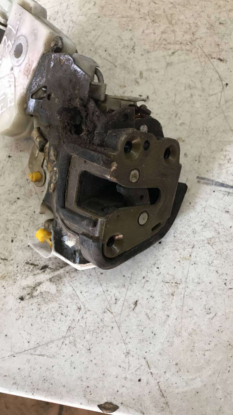 Замок двери задней левой Nissan Primera P10 1994г. | Фото № 2 Замок двери задней левой Nissan Primera P10 1994г. - Фото 2