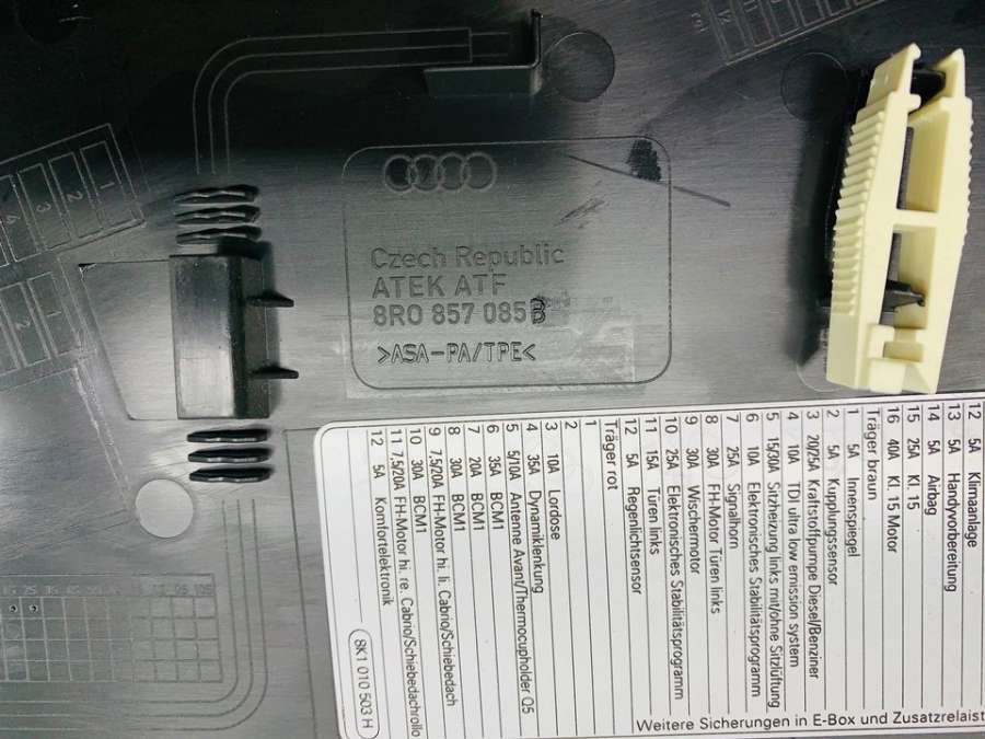 8R0857058B Накладка декоративная на торпедо  Audi Q5 2010г. | Фото № 4  8R0857058B Накладка декоративная на торпедо  Audi Q5 2010г. - Фото 4