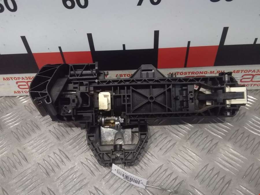 Ручка двери наружная задняя левая Mercedes C-Class (W204) (2006-2015) Седан 2008г. | Фото № 4 Ручка двери наружная задняя левая Mercedes C-Class (W204) (2006-2015) Седан 2008г. - Фото 4