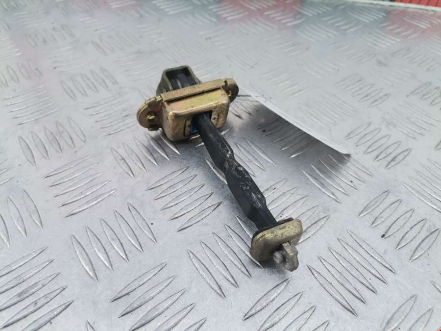 Ограничитель открывания двери передней Nissan Primera P12 (2001-2008) Универсал 2005г. | Фото № 3 Ограничитель открывания двери передней Nissan Primera P12 (2001-2008) Универсал 2005г. - Фото 3