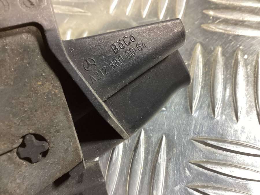 A2128800064 Замок капота  Mercedes-Benz E W212/S212/C207/A207 2010г. | Фото № 2  A2128800064 Замок капота  Mercedes-Benz E W212/S212/C207/A207 2010г. - Фото 2