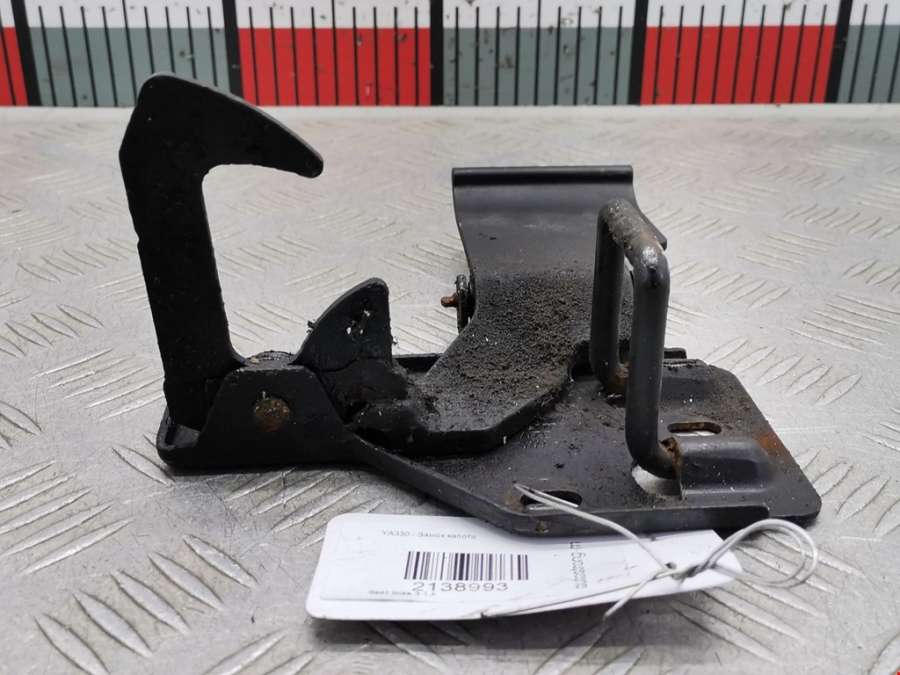 Замок капота Seat Ibiza 3 (2002-2008) Хетчбэк 3дв. 2004г. | Фото № 3 Замок капота Seat Ibiza 3 (2002-2008) Хетчбэк 3дв. 2004г. - Фото 3