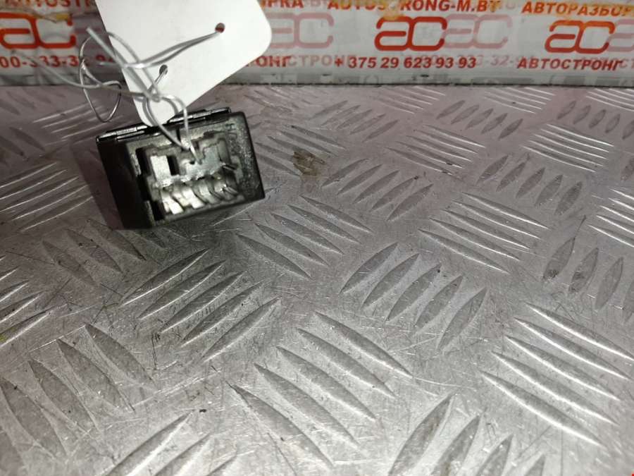 MR114337 Кнопка корректора фар Mitsubishi Carisma (1995-2004) Хетчбэк 5дв. 2002г. | Фото № 4 MR114337 Кнопка корректора фар Mitsubishi Carisma (1995-2004) Хетчбэк 5дв. 2002г. - Фото 4