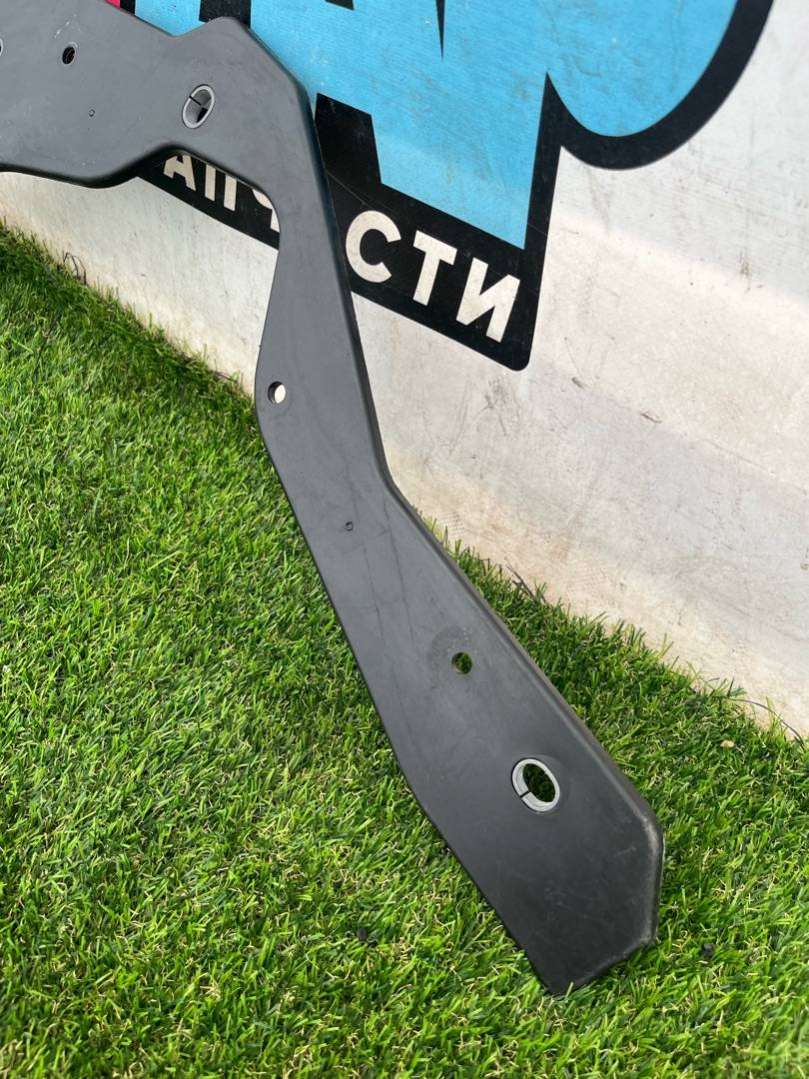 FR3B-63021A37-AD Пластик моторного отсека  Ford Mustang 2020г. | Фото № 2  FR3B-63021A37-AD Пластик моторного отсека  Ford Mustang 2020г. - Фото 2