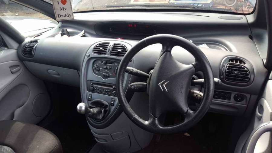 Петля крышки (двери) багажника Citroen Xsara Picasso (1999-2012) Минивэн 2007г. | Фото № 4 Петля крышки (двери) багажника Citroen Xsara Picasso (1999-2012) Минивэн 2007г. - Фото 4