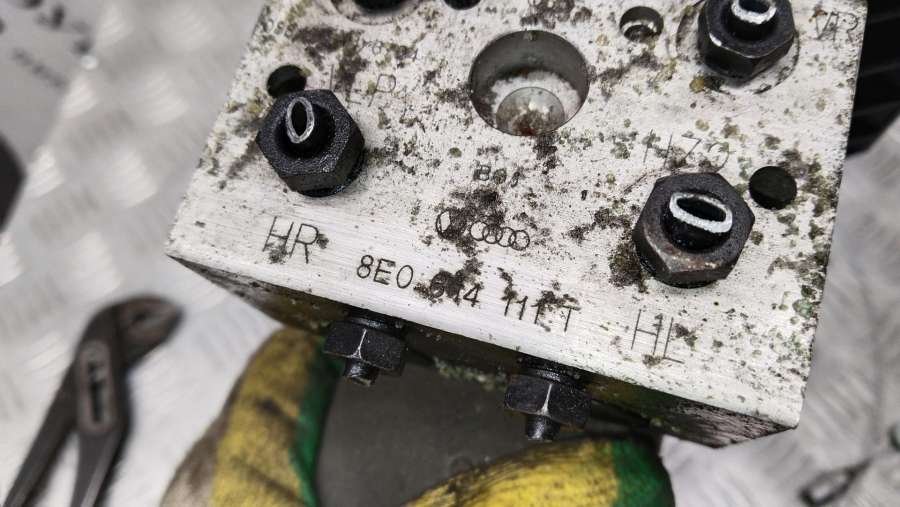 8E0614111T Блок ABS Audi A6 2002г. | Фото № 5 8E0614111T Блок ABS Audi A6 2002г. - Фото 5