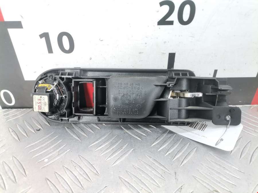 3B0839113 Ручка двери внутренняя задняя левая Volkswagen Passat 5 GP (2000-2005) Универсал 2001г. | Фото № 4 3B0839113 Ручка двери внутренняя задняя левая Volkswagen Passat 5 GP (2000-2005) Универсал 2001г. - Фото 4