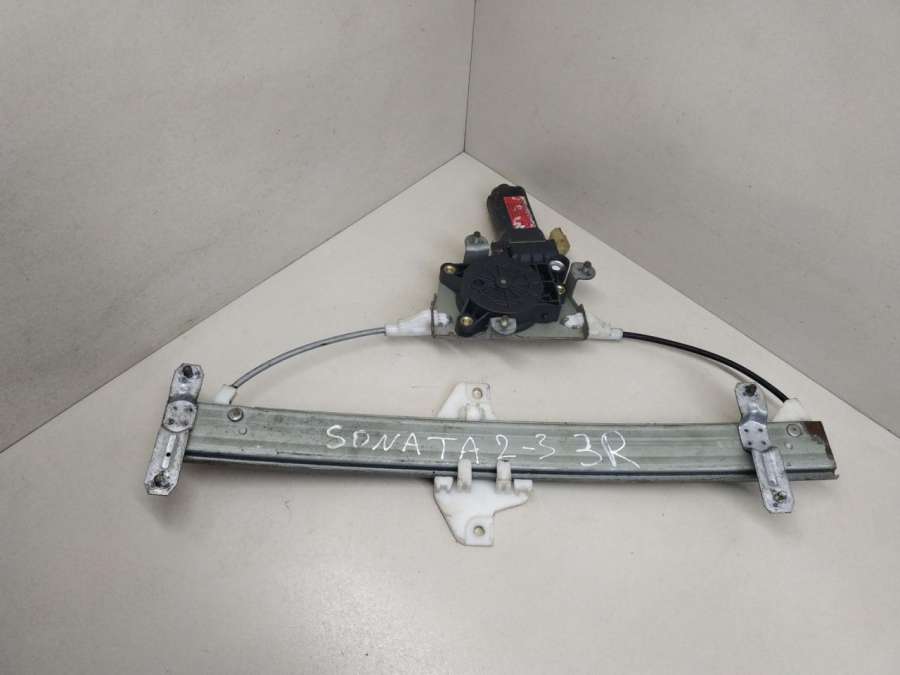 Стеклоподъемник электрический задний правый  Hyundai Sonata Y3 1995г. | Фото № 1   Стеклоподъемник электрический задний правый  Hyundai Sonata Y3 1995г. - Фото 1