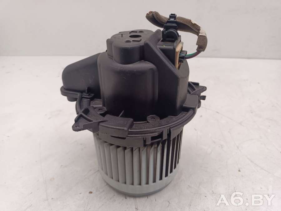 5P3730100 Моторчик печки  Dacia Sandero Stepway 2 2016г. | Фото № 2  5P3730100 Моторчик печки  Dacia Sandero Stepway 2 2016г. - Фото 2