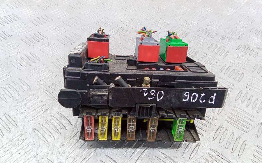 9650618480 Блок предохранителей  Peugeot 206 2006г. | Фото № 4  9650618480 Блок предохранителей  Peugeot 206 2006г. - Фото 4