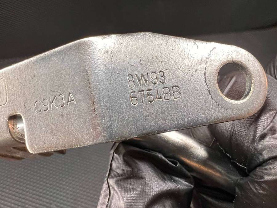 AJ812251LR0107278W936754BB Трубка слива масла  Jaguar XF X250 CC9 2011г. | Фото № 5  AJ812251LR0107278W936754BB Трубка слива масла  Jaguar XF X250 CC9 2011г. - Фото 5