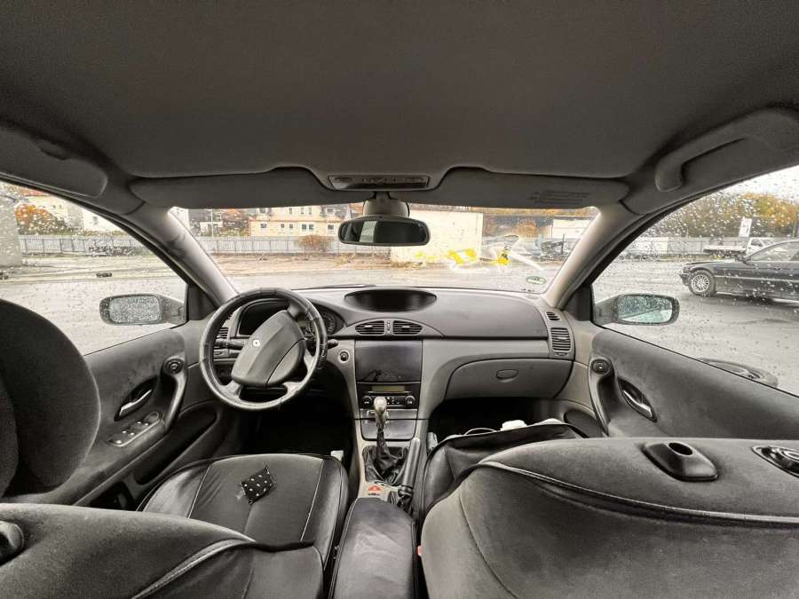 Ограничитель открывания двери Renault Laguna 2 (2000-2007) Хетчбэк 5дв. 2003г. | Фото № 8 Ограничитель открывания двери Renault Laguna 2 (2000-2007) Хетчбэк 5дв. 2003г. - Фото 8