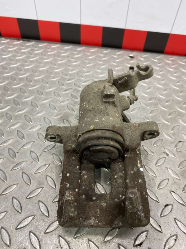 Суппорт задний правый Volkswagen Golf 2006г. | Фото № 1 Суппорт задний правый Volkswagen Golf 2006г. - Фото 1