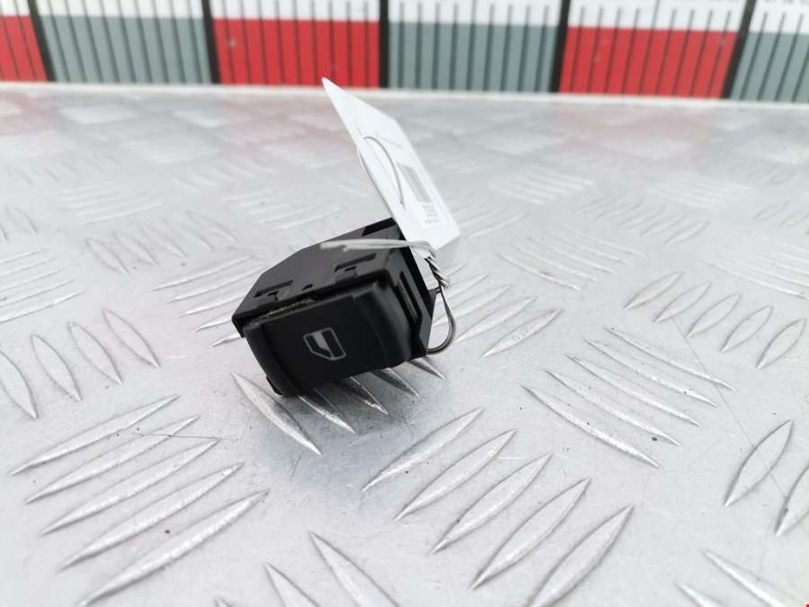 3B0959855B Кнопка стеклоподъемника Volkswagen Passat 5 GP (2000-2005) Универсал 2004г. | Фото № 1 3B0959855B Кнопка стеклоподъемника Volkswagen Passat 5 GP (2000-2005) Универсал 2004г. - Фото 1