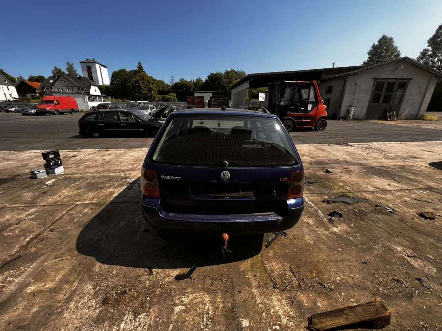 3B1837114 Ручка двери внутренняя передняя правая Volkswagen Passat 5 GP (2000-2005) Универсал 2003г. | Фото № 11 3B1837114 Ручка двери внутренняя передняя правая Volkswagen Passat 5 GP (2000-2005) Универсал 2003г. - Фото 11