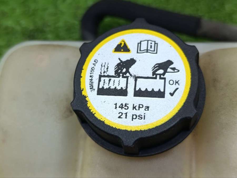 3M5H8K218 Расширительный бачок Ford Focus 2 2005г. | Фото № 3 3M5H8K218 Расширительный бачок Ford Focus 2 2005г. - Фото 3