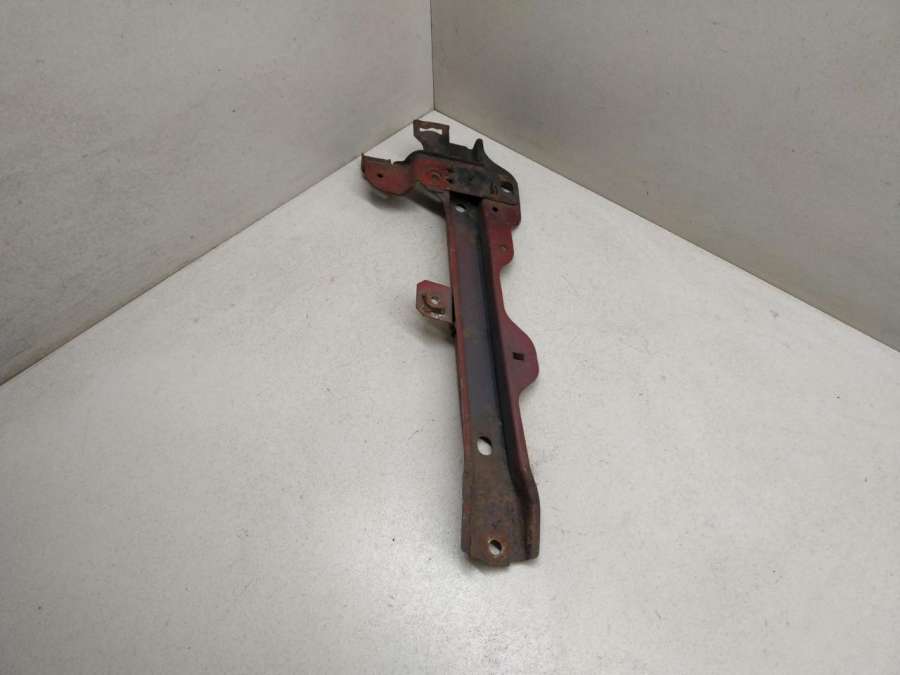 Передняя панель крепления облицовки (телевизор)  Nissan Sunny N14 седан 1991г. | Фото № 2   Передняя панель крепления облицовки (телевизор)  Nissan Sunny N14 седан 1991г. - Фото 2