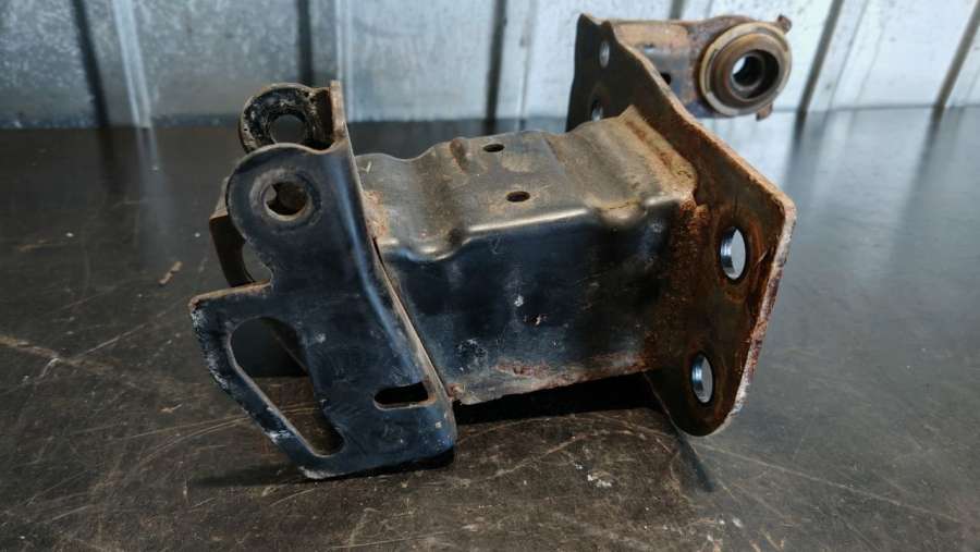 4L0807134A Кронштейн крепления бампера переднего Audi Q7 4L 2006г. | Фото № 3 4L0807134A Кронштейн крепления бампера переднего Audi Q7 4L 2006г. - Фото 3