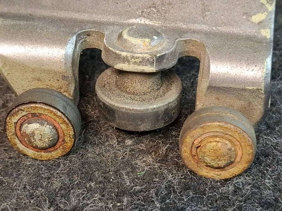 Ролик двери сдвижной правой  Toyota Sienna 2011г. | Фото № 5   Ролик двери сдвижной правой  Toyota Sienna 2011г. - Фото 5