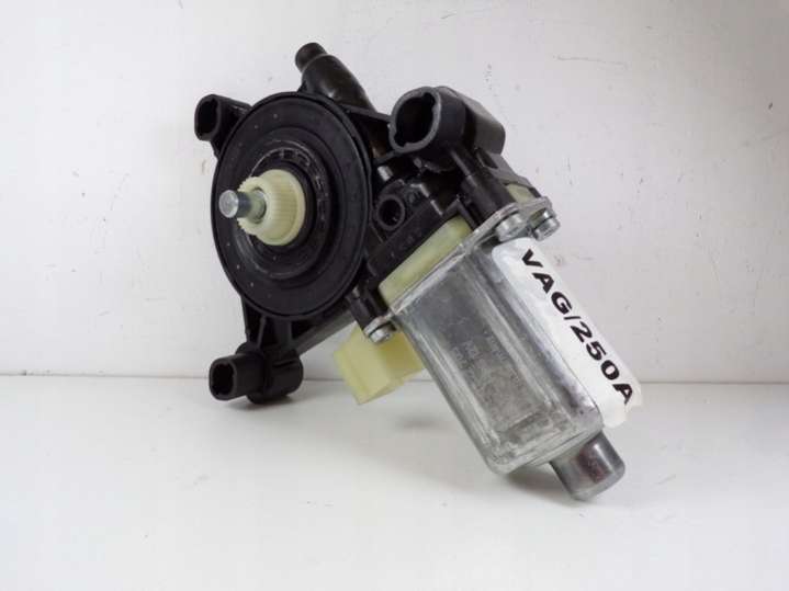 8W0959801 Моторчик стеклоподъемника Audi E-tron 1 поколение (2018-2024) 2018г. | Фото № 6 8W0959801 Моторчик стеклоподъемника Audi E-tron 1 поколение (2018-2024) 2018г. - Фото 6