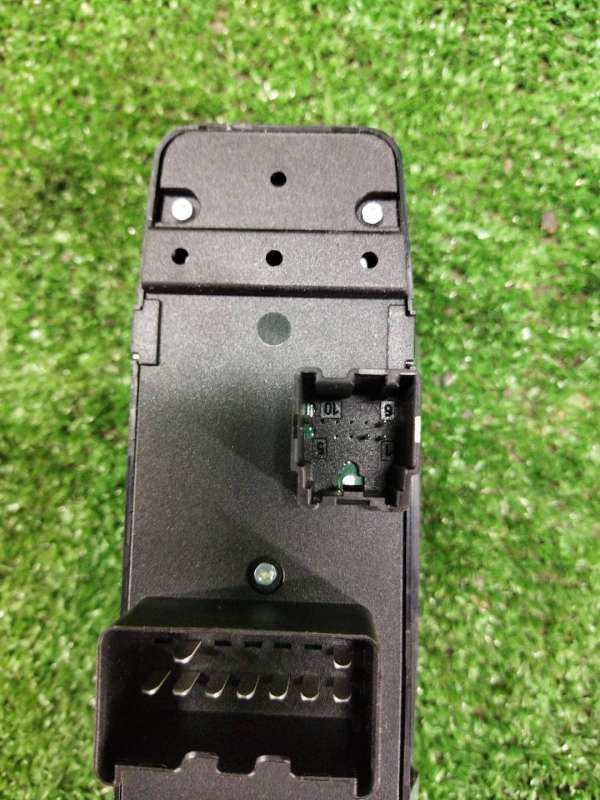 30S10091429SN00580RBK0008B Блок управления стеклоподъемниками передней левой  Dodge Grand Caravan минивэн 2010г. | Фото № 4  30S10091429SN00580RBK0008B Блок управления стеклоподъемниками передней левой  Dodge Grand Caravan минивэн 2010г. - Фото 4