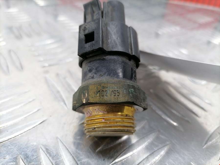1J0359481A Датчик температуры охлаждающей жидкости Volkswagen Golf 4 (1997-2004) Хетчбэк 3дв. 2002г. | Фото № 4 1J0359481A Датчик температуры охлаждающей жидкости Volkswagen Golf 4 (1997-2004) Хетчбэк 3дв. 2002г. - Фото 4