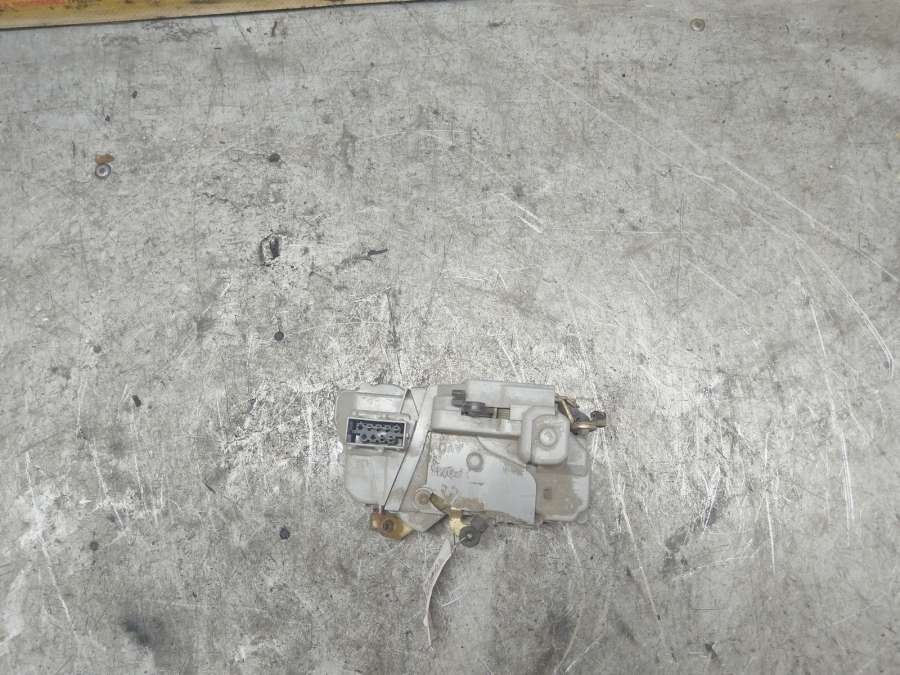 Замок двери передней правой Peugeot 406 Седан 1995г. | Фото № 2 Замок двери передней правой Peugeot 406 Седан 1995г. - Фото 2