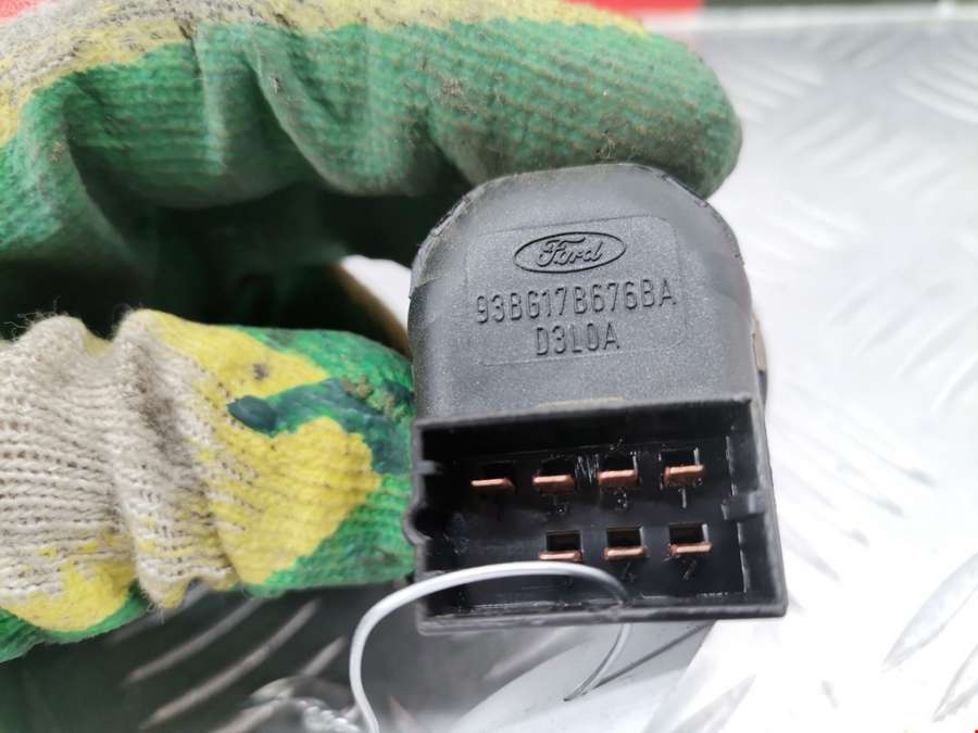 93BG17B676BA Джойстик регулировки зеркал Ford Focus 1 (1998-2005) Универсал 1999г. | Фото № 3 93BG17B676BA Джойстик регулировки зеркал Ford Focus 1 (1998-2005) Универсал 1999г. - Фото 3