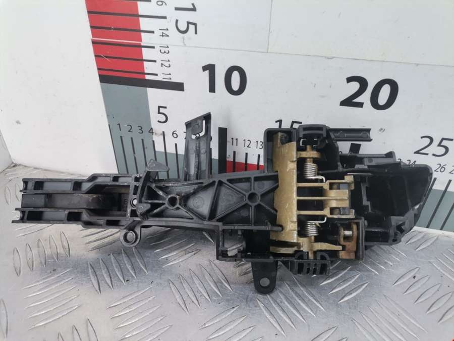 Ручка двери наружная задняя правая BMW 1-Series (E81/E82/E87/E88) (2004-2014) Хетчбэк 5дв 2006г. | Фото № 4 Ручка двери наружная задняя правая BMW 1-Series (E81/E82/E87/E88) (2004-2014) Хетчбэк 5дв 2006г. - Фото 4