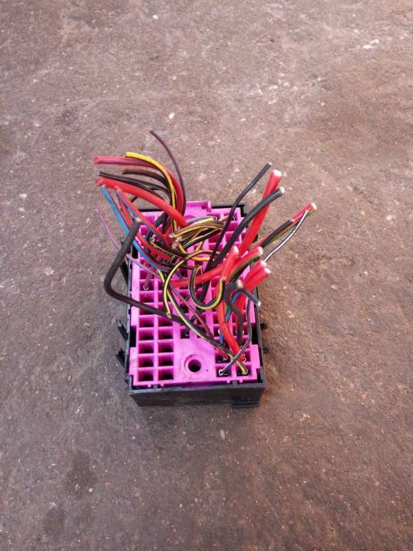 7H0937617A Блок предохранителей  Volkswagen Transporter T4 2003г. | Фото № 2  7H0937617A Блок предохранителей  Volkswagen Transporter T4 2003г. - Фото 2