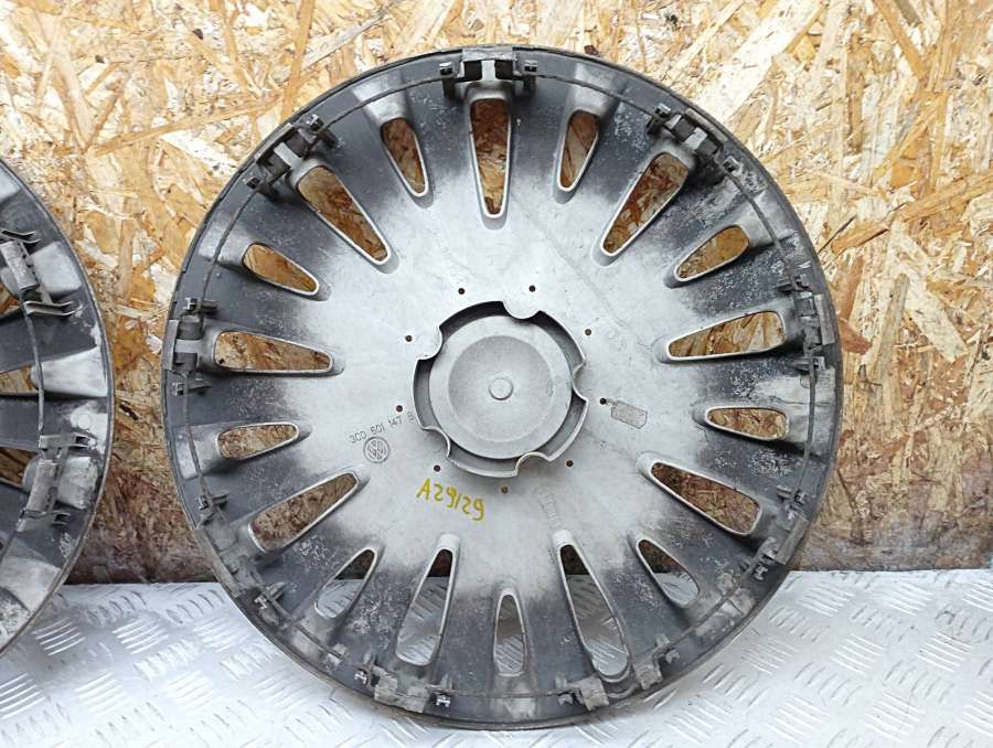 3C0601147B Колпак колесный  Volkswagen Passat B6 универсал 2007г. | Фото № 9  3C0601147B Колпак колесный  Volkswagen Passat B6 универсал 2007г. - Фото 9