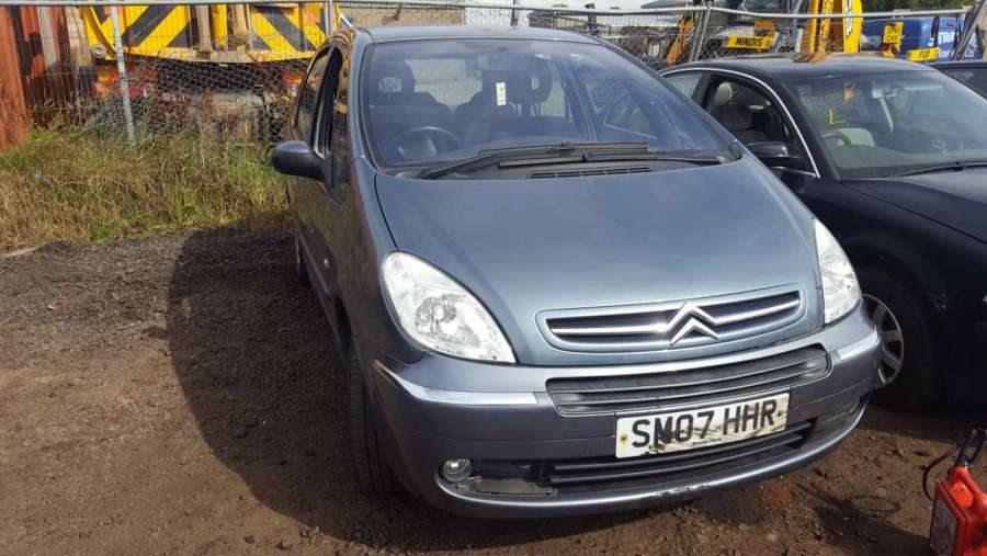 Петля крышки (двери) багажника Citroen Xsara Picasso (1999-2012) Минивэн 2007г. | Фото № 5 Петля крышки (двери) багажника Citroen Xsara Picasso (1999-2012) Минивэн 2007г. - Фото 5