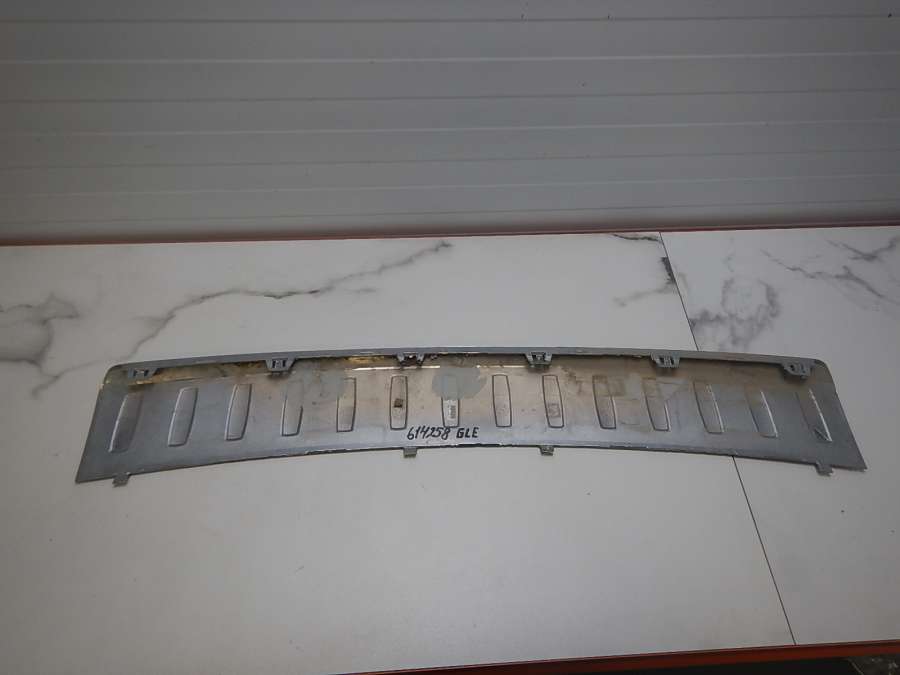 A1668852174 Накладка бампера заднего Mercedes-Benz Mercedes M-Klasse (Ml) (W163/W164/W166) 0000г. | Фото № 4 A1668852174 Накладка бампера заднего Mercedes-Benz Mercedes M-Klasse (Ml) (W163/W164/W166) 0000г. - Фото 4