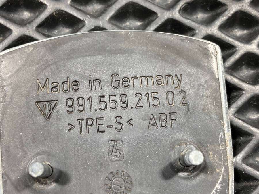 991559215 Эмблема  Porsche Cayenne 958 2016г. | Фото № 7  991559215 Эмблема  Porsche Cayenne 958 2016г. - Фото 7