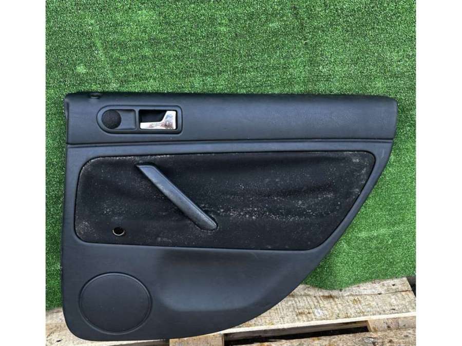 Обшивка двери задней правой (дверная карта) Volkswagen Passat 2000г. | Фото № 1 Обшивка двери задней правой (дверная карта) Volkswagen Passat 2000г. - Фото 1