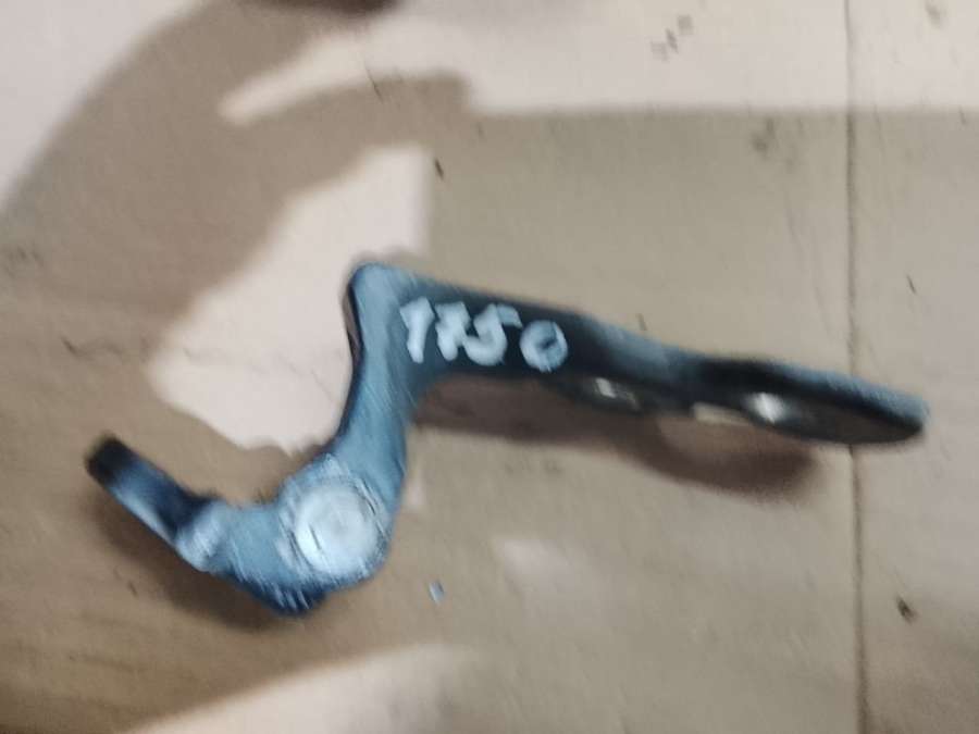 Петля двери передней левой  Ford C-max 1 2004г. | Фото № 1   Петля двери передней левой  Ford C-max 1 2004г. - Фото 1