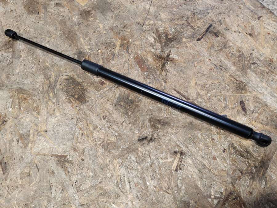 57A827550B Амортизатор крышки багажника  Skoda Skoda Karoq 2019 0000г. | Фото № 1  57A827550B Амортизатор крышки багажника  Skoda Skoda Karoq 2019 0000г. - Фото 1