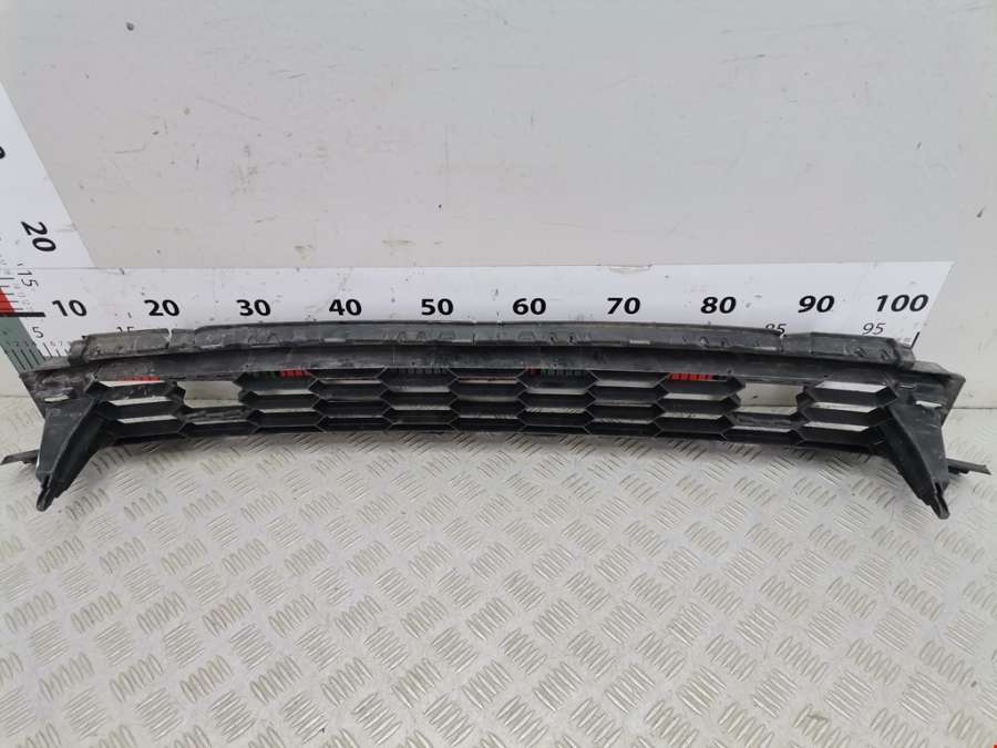 Решетка (заглушка) в бампер центральная Skoda Karoq (2017-2021) Внедорожник 5дв. 2020г. | Фото № 2 Решетка (заглушка) в бампер центральная Skoda Karoq (2017-2021) Внедорожник 5дв. 2020г. - Фото 2