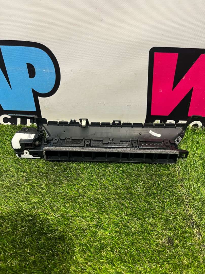 1135554-00-A Дефлектор обдува салона левый Tesla Model 2022г. | Фото № 2 1135554-00-A Дефлектор обдува салона левый Tesla Model 2022г. - Фото 2