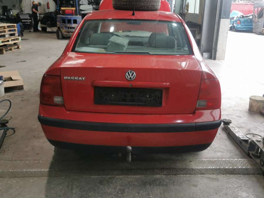 Кнопка стеклоподъемника Volkswagen Passat 5 (1996-2000) Седан 1999г. | Фото № 9 Кнопка стеклоподъемника Volkswagen Passat 5 (1996-2000) Седан 1999г. - Фото 9