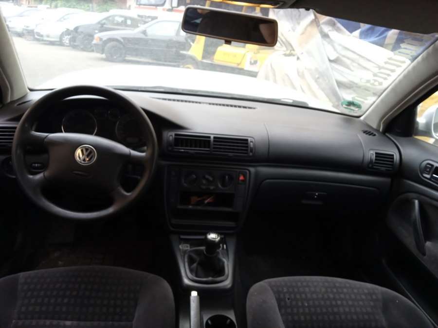 3B1837114 Ручка двери внутренняя передняя правая Volkswagen Passat 5 GP (2000-2005) Универсал 2001г. | Фото № 9 3B1837114 Ручка двери внутренняя передняя правая Volkswagen Passat 5 GP (2000-2005) Универсал 2001г. - Фото 9