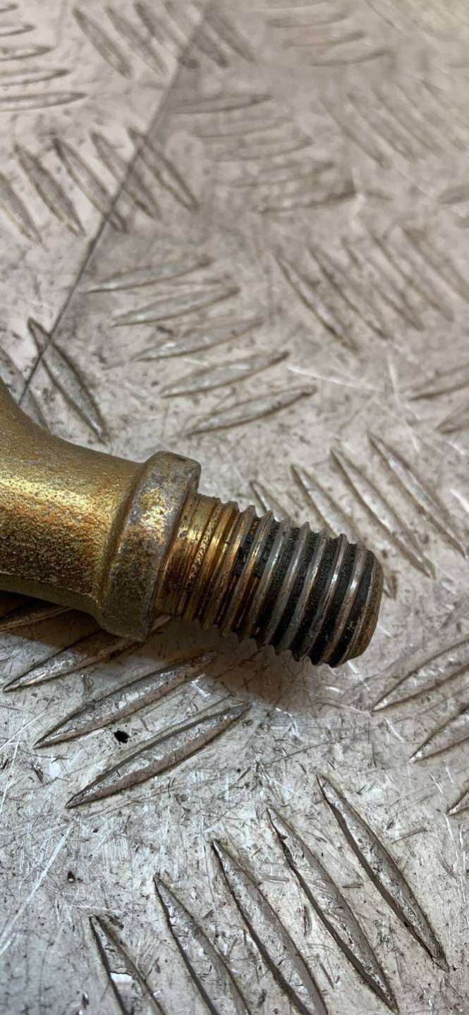 Крюк буксировочный Volkswagen Golf 4 2001г. | Фото № 3 Крюк буксировочный Volkswagen Golf 4 2001г. - Фото 3