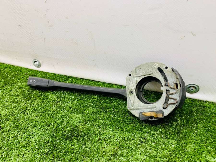 Переключатель подрулевой поворотов Volkswagen Golf II 1992г. | Фото № 4 Переключатель подрулевой поворотов Volkswagen Golf II 1992г. - Фото 4