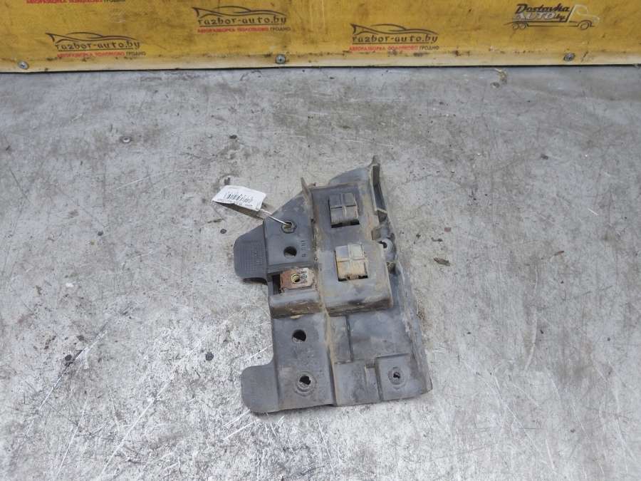 Кронштейн крепления бампера заднего Renault Laguna Универсал 1998г. | Фото № 2 Кронштейн крепления бампера заднего Renault Laguna Универсал 1998г. - Фото 2