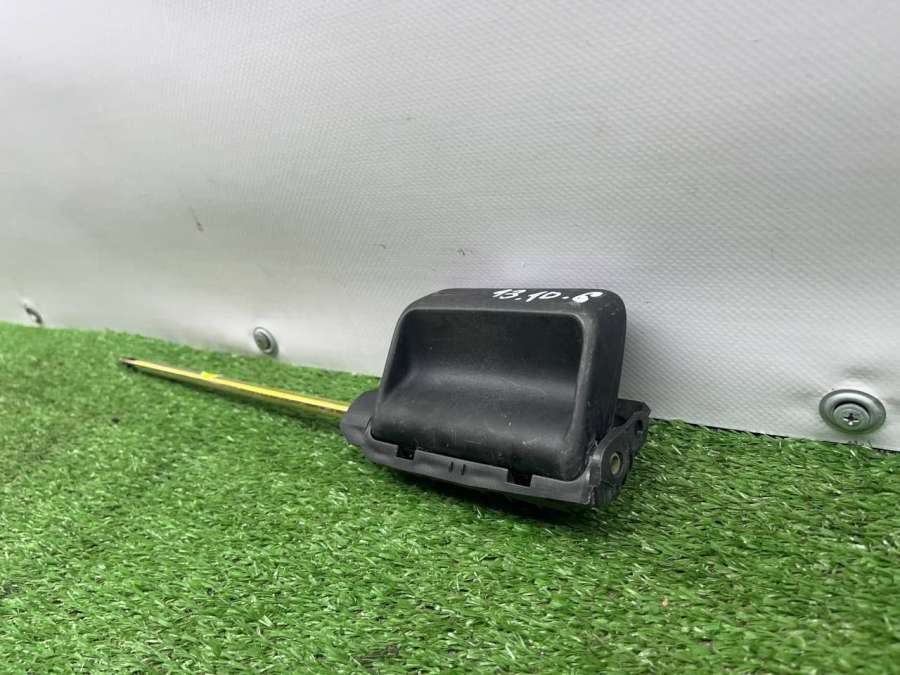 Ручка внутренняя сдвижной двери правой  Volkswagen Caddy 3 2005г. | Фото № 2   Ручка внутренняя сдвижной двери правой  Volkswagen Caddy 3 2005г. - Фото 2