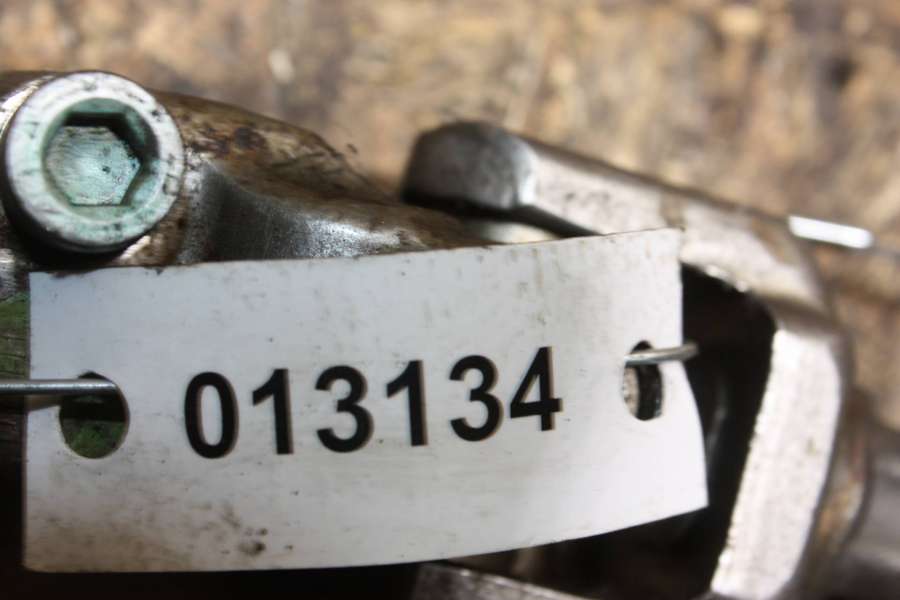 Рулевой карданчик  Audi A8 0000г. | Фото № 3   Рулевой карданчик  Audi A8 0000г. - Фото 3